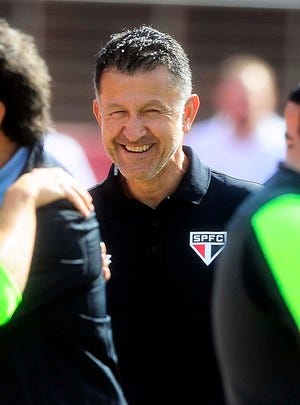 Os resultados de Bauza foram tão melhores que os de Osorio quanto pior foi sua saída.