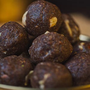 Buy Ragi & Dry Fruit Laddu Price Online | Maa Mitahara