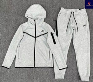 medium nike tech fleece