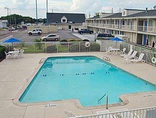Top Review: Motel 6-Webster, TX — Houston — Nasa Lake Hotel near NASA Space Center, Webster, TX