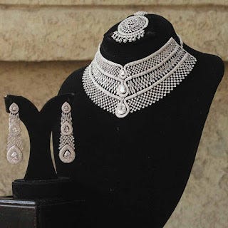 Unlocking Your Allure: The Impact of Jewelry on Attractiveness  by 