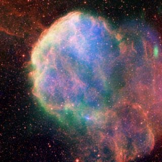 Supernova esplosa a forma di medusa nello spazio profondo