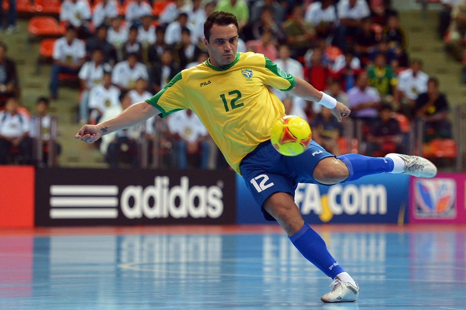 Futsal joga-se com a cabeça, não é com os pés”. Entrevista a João