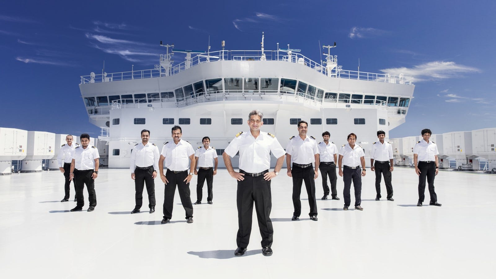 матрос спасательная шлюпка. вакансии для моряков. крюинговые компании. маритайм зона работа для моряков. Seafarer фото.