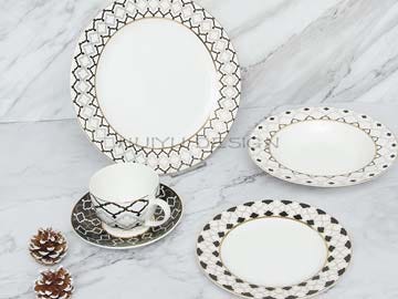Porcelain Dinnerware Set Buying Guide: 5 Key Factors to Consider