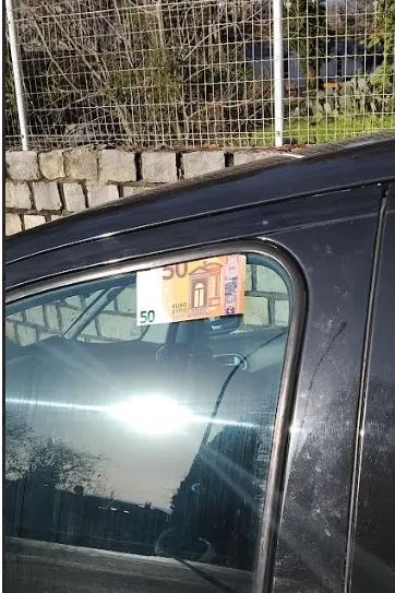 Arabanın Camındaki 50 Euro