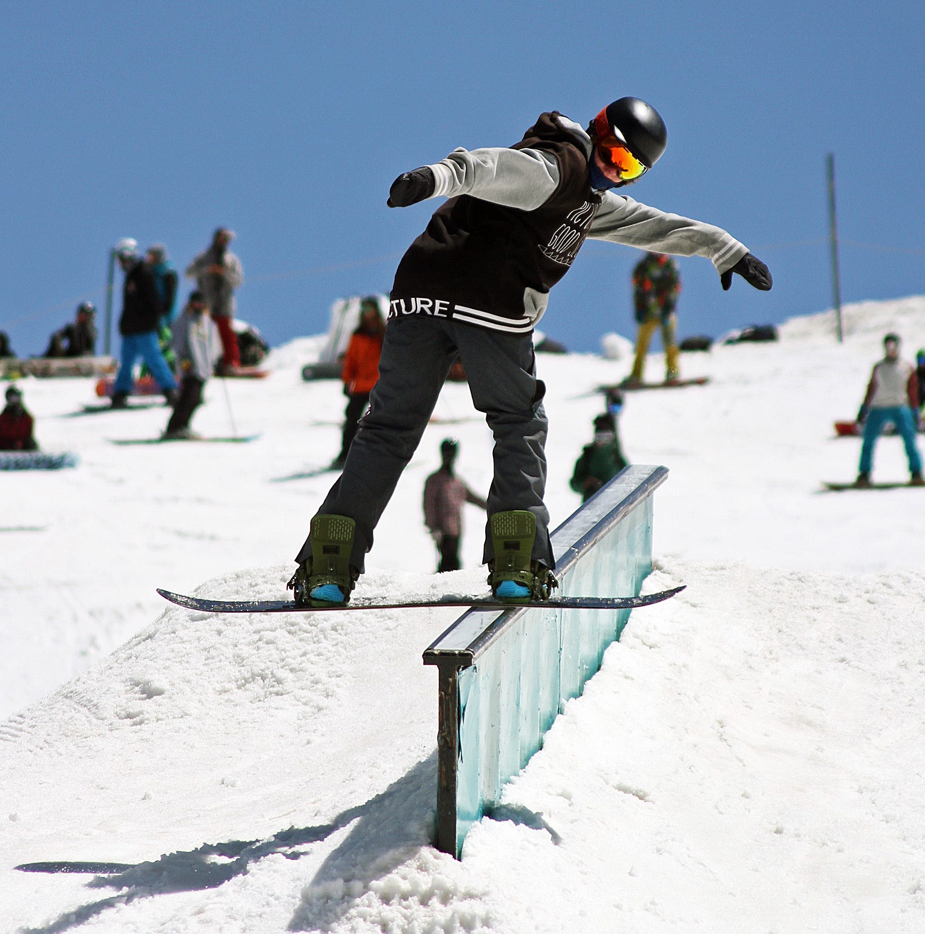 The keys to dialling a Frontside Boardslide on a snowboard | by James  Streater | Medium