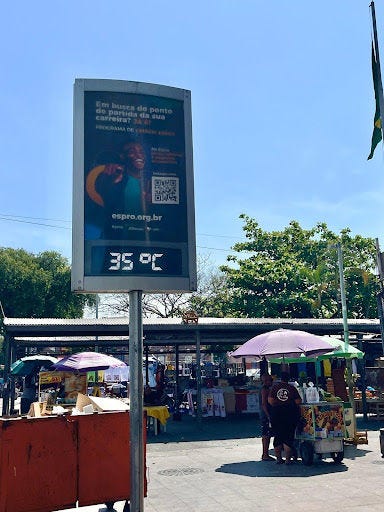“O calor tá de matar”: a rotina dos trabalhadores do calçadão de Bangu