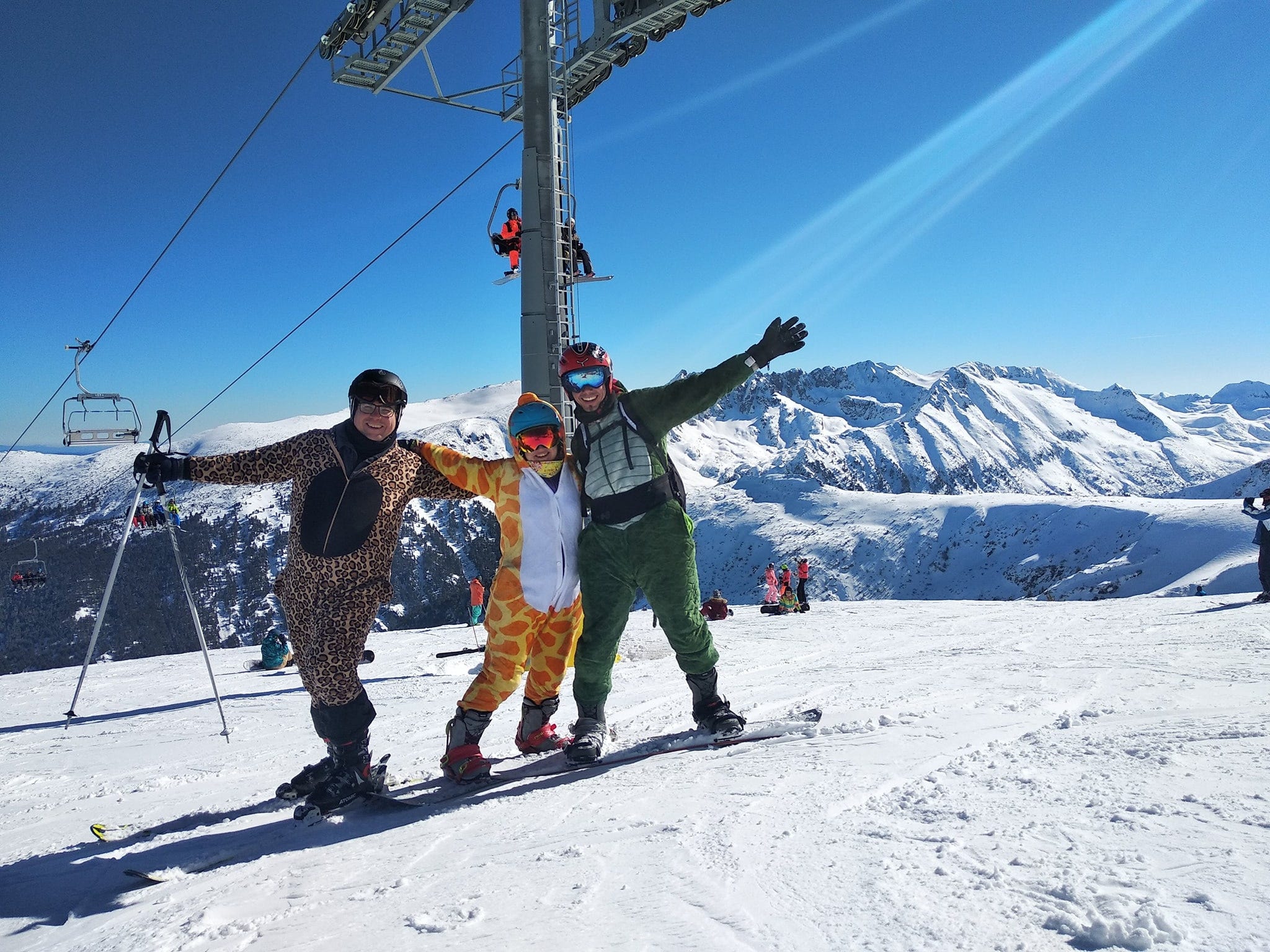 Sport weather. Ледовый каток. Банско, Болгария.. Банско это круто. Фото со съемок индийского фильма влюбленные в Банско Болгария. Cold destination.