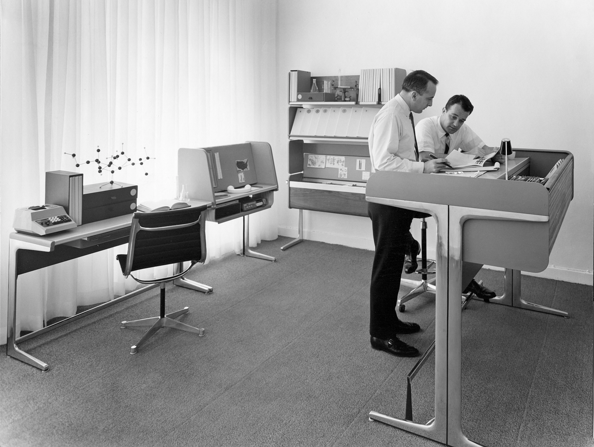 Reading notes (2021, week 7) — On the critique of technology, rethinking  the fundamentals of the physical workplace, and life's stories | by Mark  Storm | Medium, image size:1930x1452