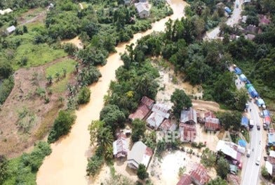 “Sungai Wanggu Mengetuk Pintu Rumah Kita”