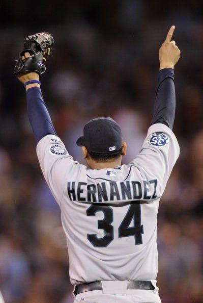Hernandez pitches Mariners past Yankees