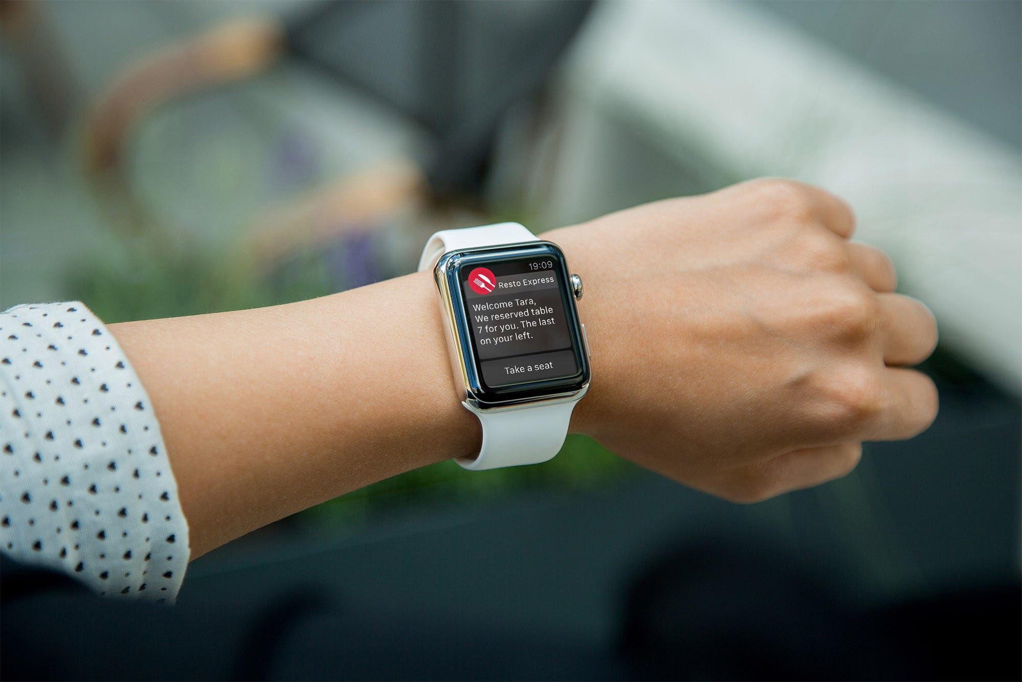 What does a smartwatch restaurant app look like? | by Ben Breckler | ribot  labs