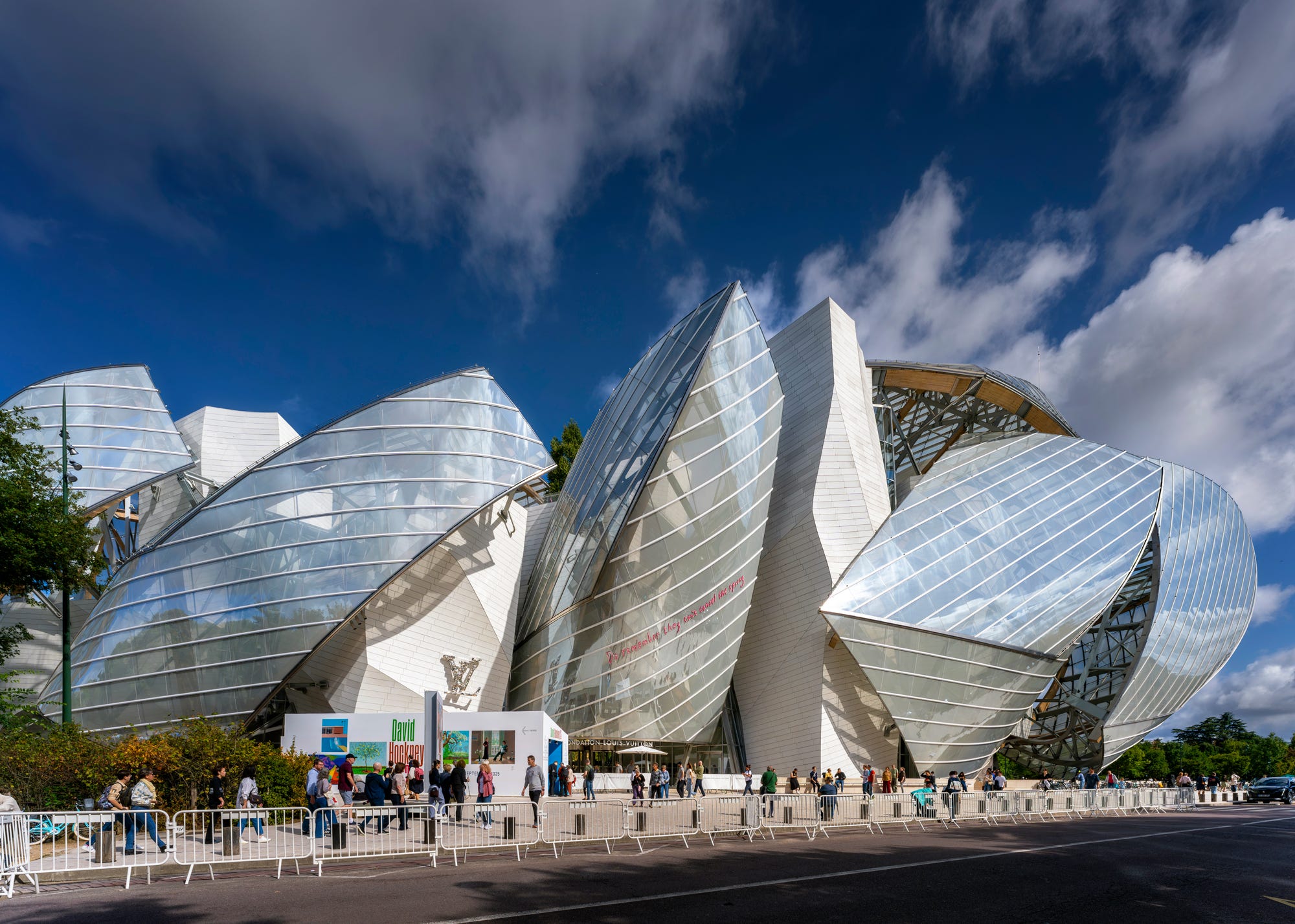 Architectural Genius: Frank Gehry's Fondation Louis Vuitton