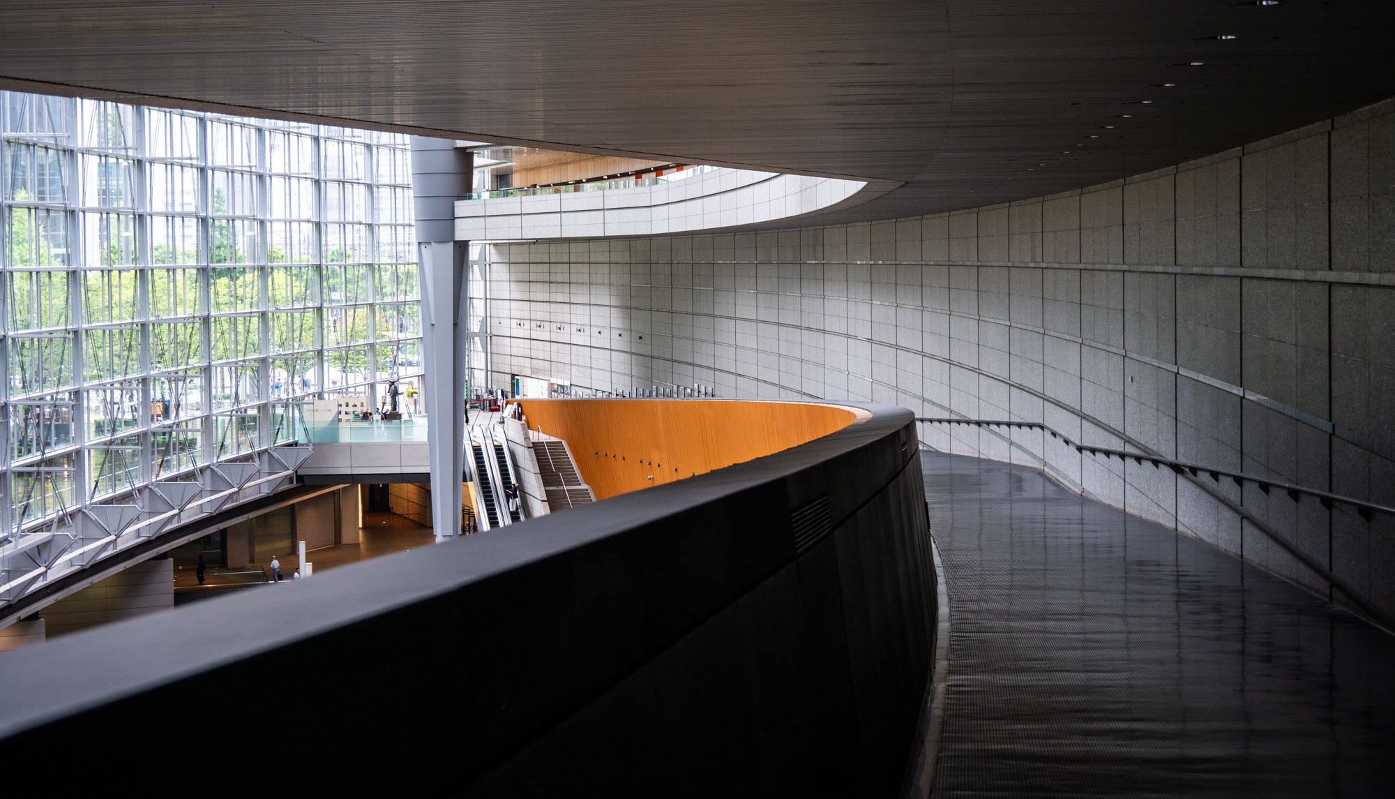Importance of a Large Atrium. Space for Gathering and Circulation