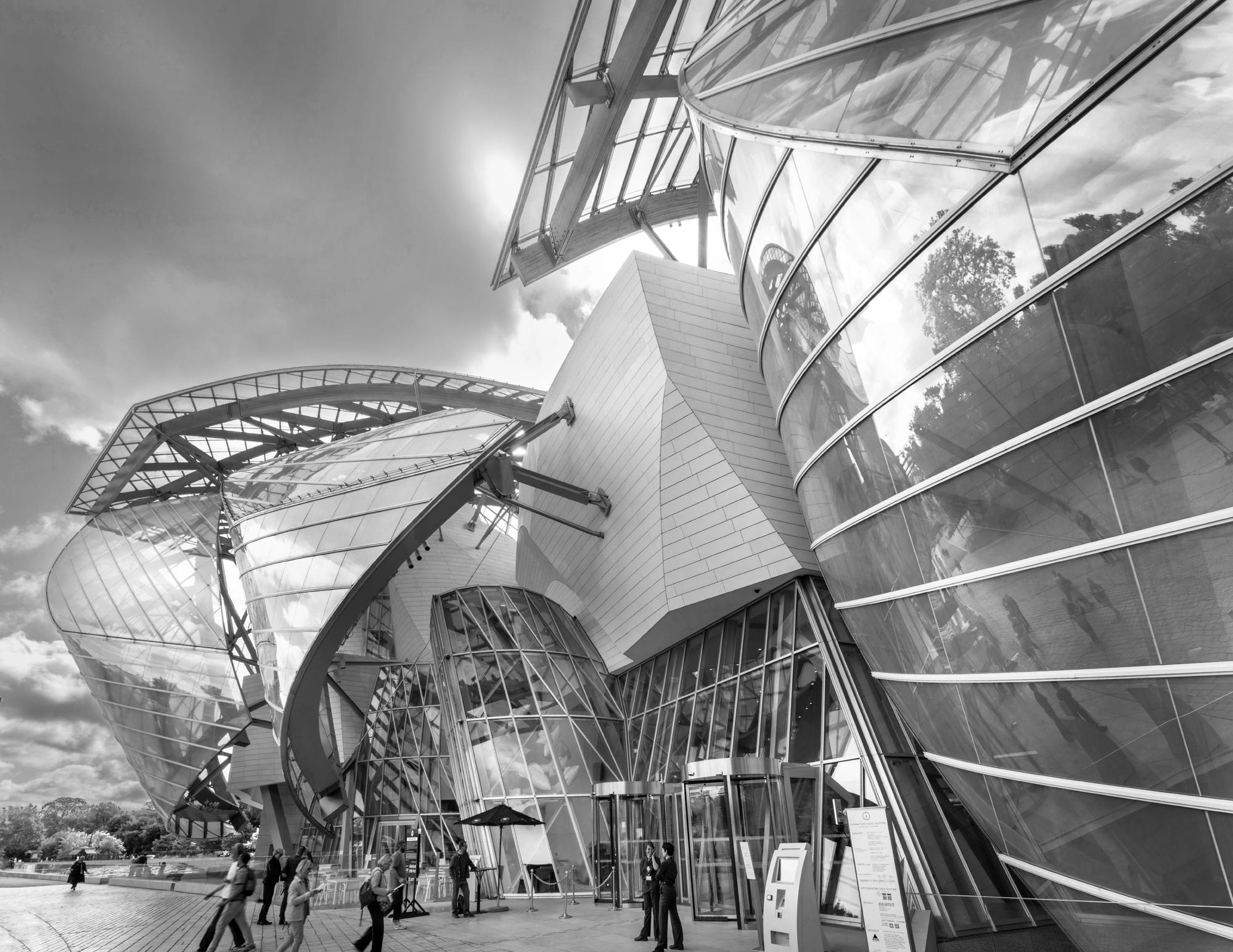 Architectural Genius: Frank Gehry's Fondation Louis Vuitton