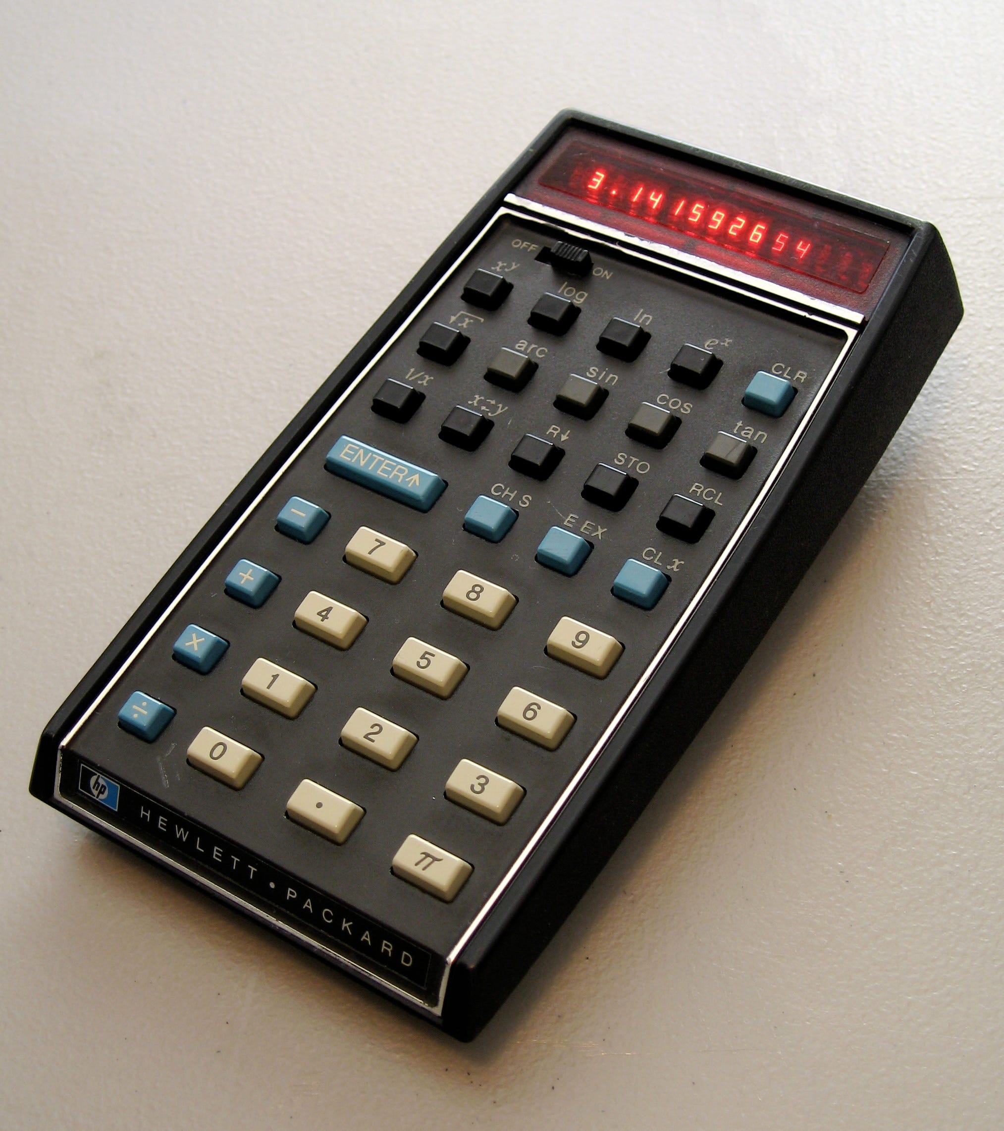 Rediscovering the UX of the legendary HP-35 Scientific Pocket Calculator |  by Sven VC | Concerning Pharo | Medium