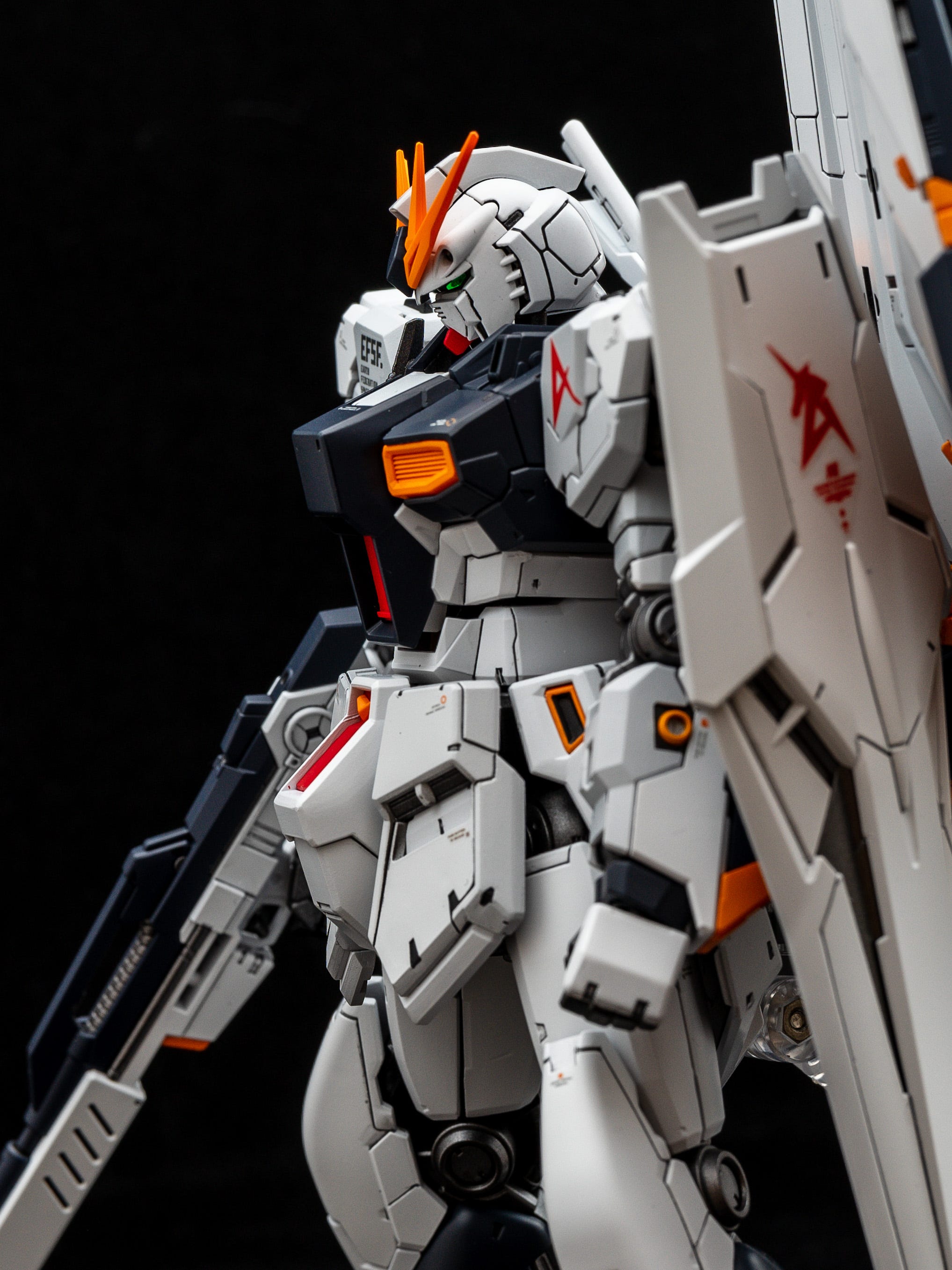 RX-93 rg νガンダム rgサザビー　塗装済み完成品 RGνガンダムとRGサザビーを同時に作り、むしろ温かくて安心を感じる