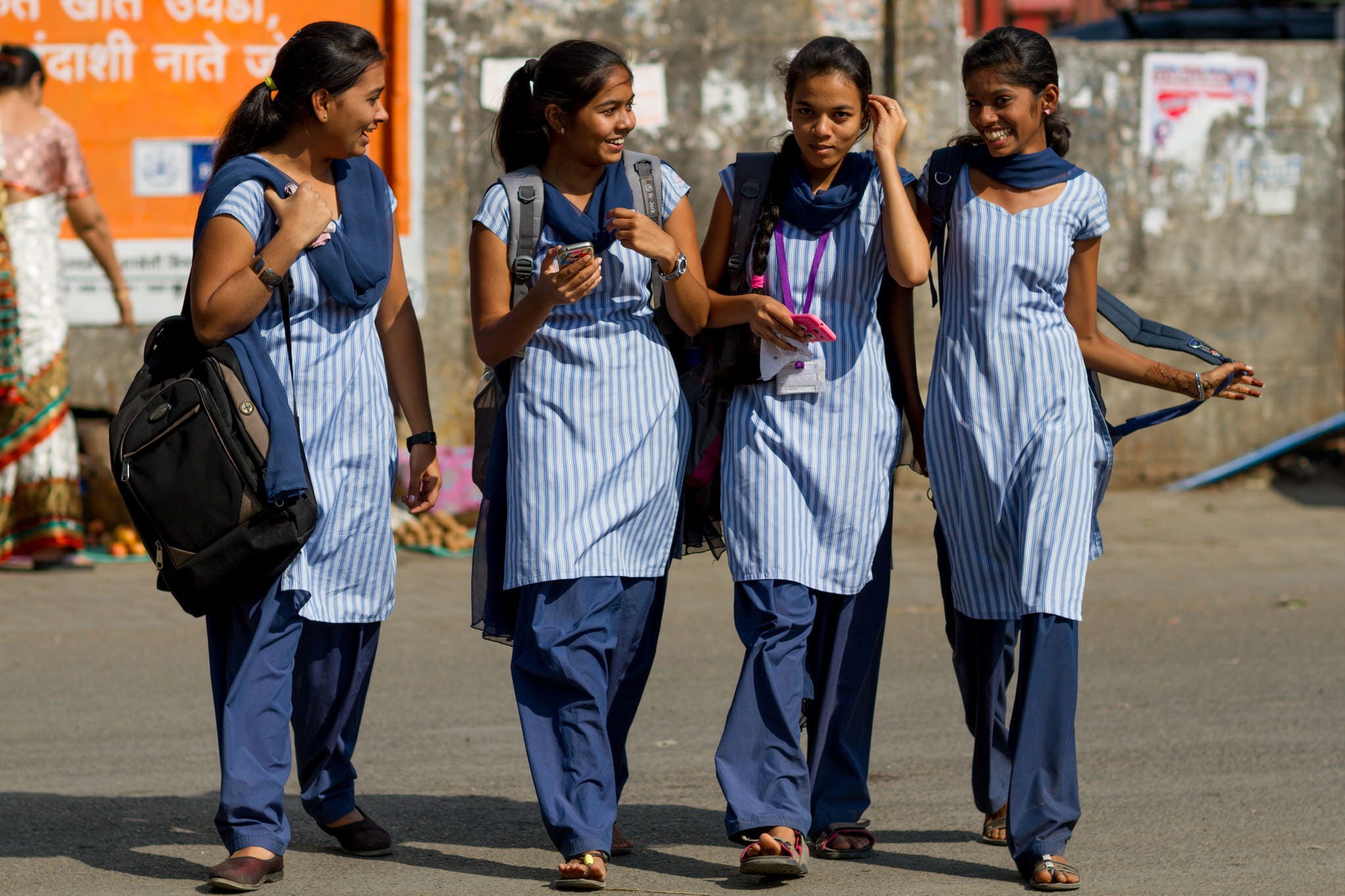 Indian girl in school. India school girl. India school girl. индийские ученики. Indian school girls.