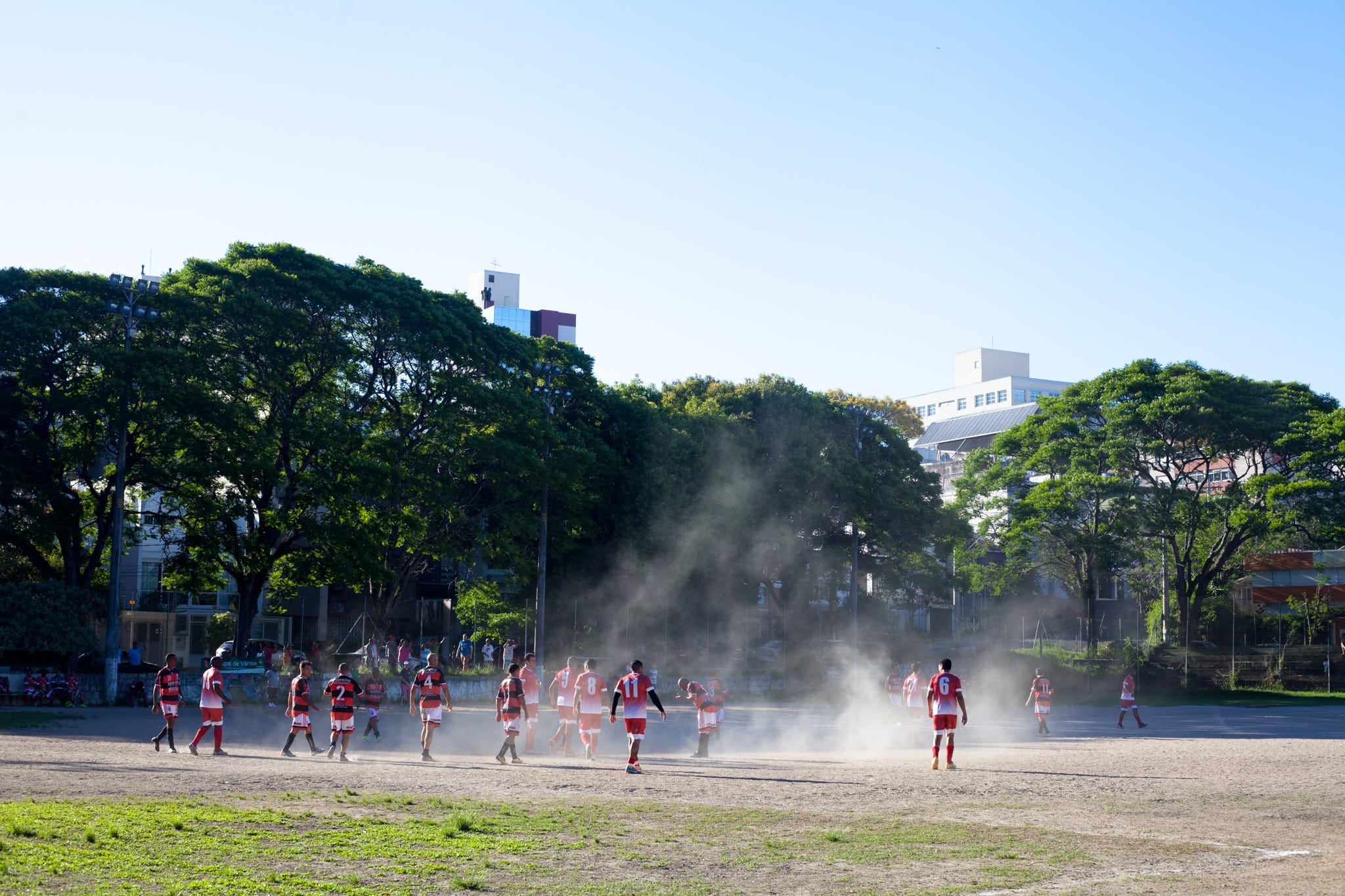 Coluna, Mataram a graça do futebol