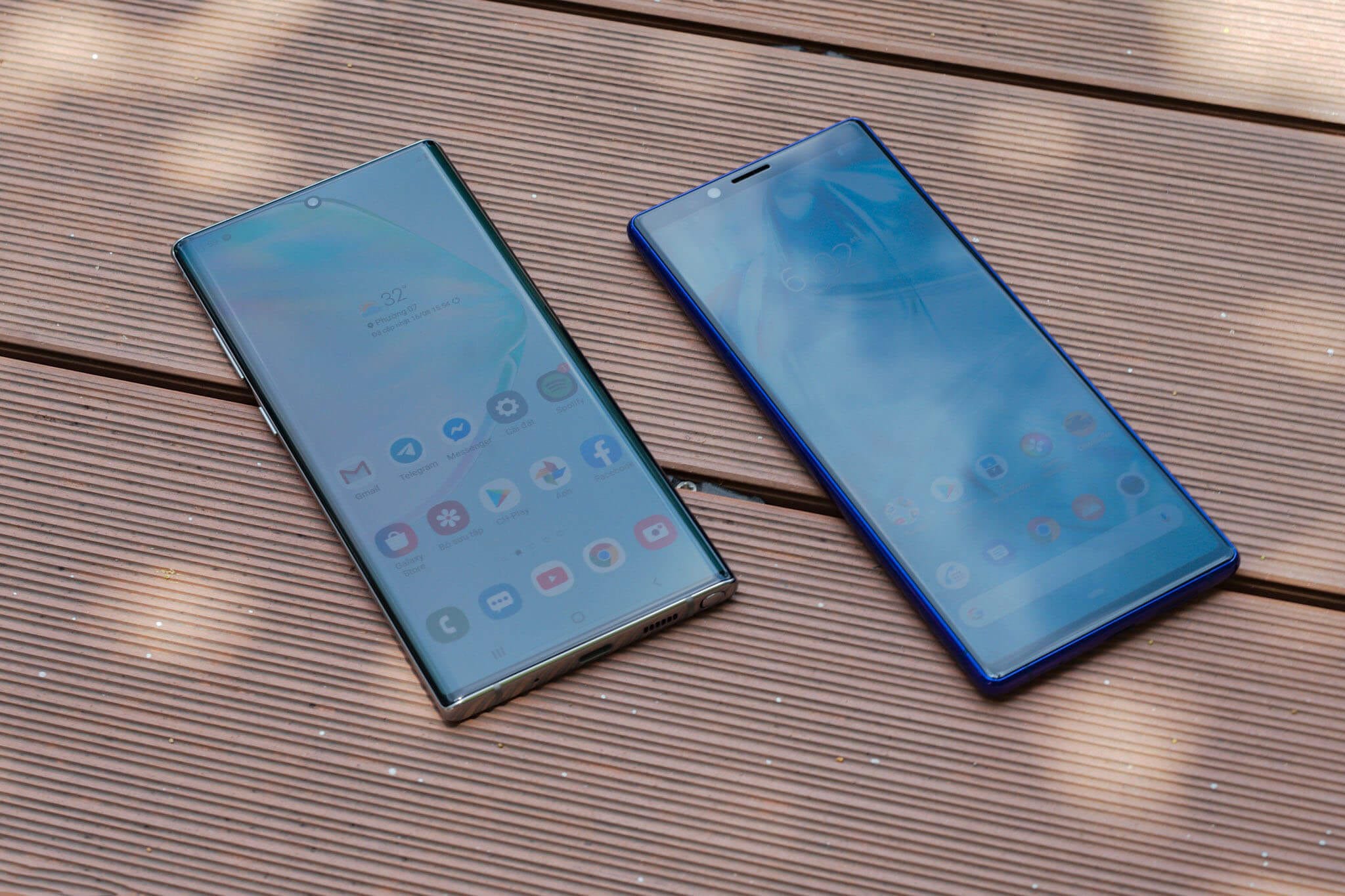 Xperia 1 vs. Sony Xperia Note 10. Sony Xperia 1 v. Xperia Note 10 Pro. Sony Xperia Note 8.