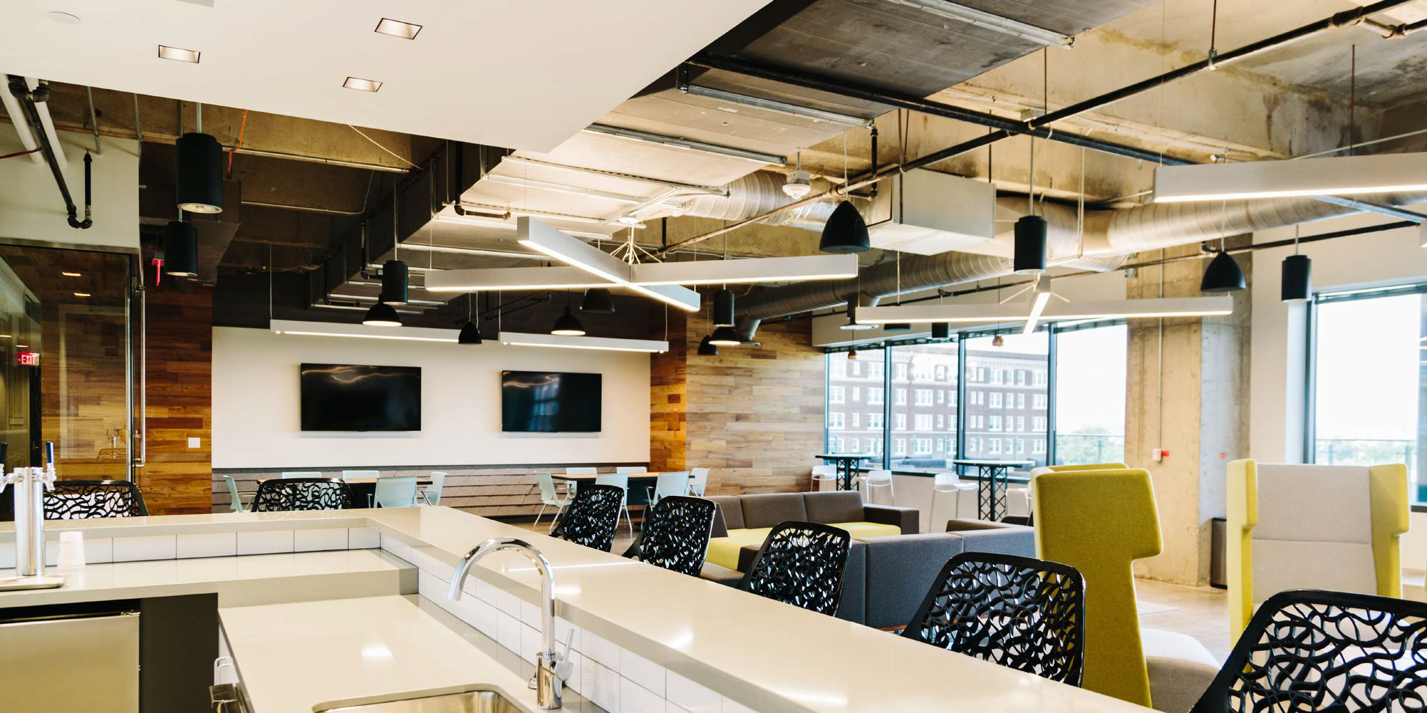 Working Professionals. McCombs' flexible MBA options draw job… | by Texas  McCombs | Texas McCombs News | Medium
