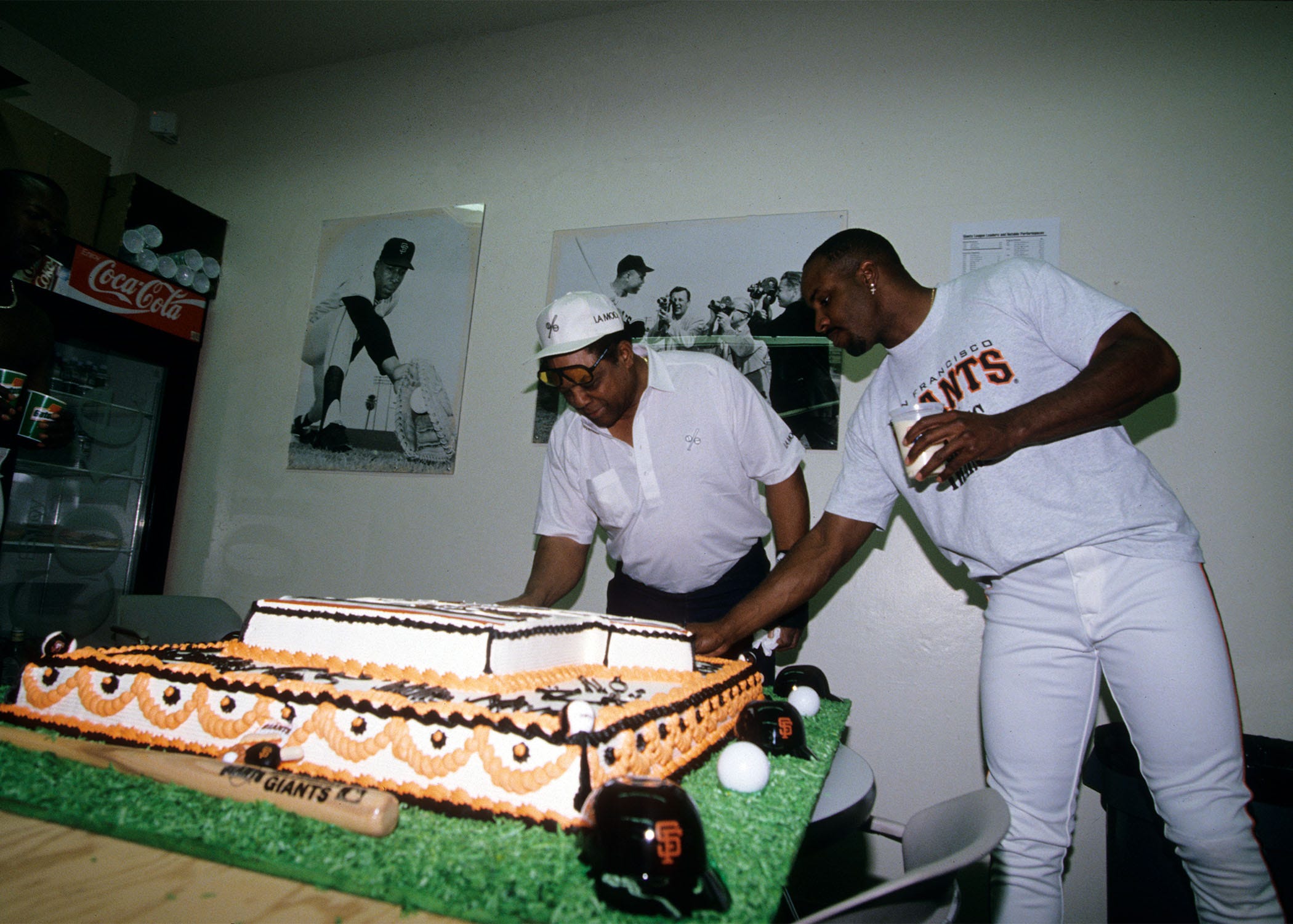 Even at 91 years old, Giants great Willie Mays has time for birthday cake