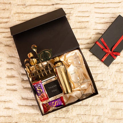 Find the Best Diwali Gifts for Employees Under 3000