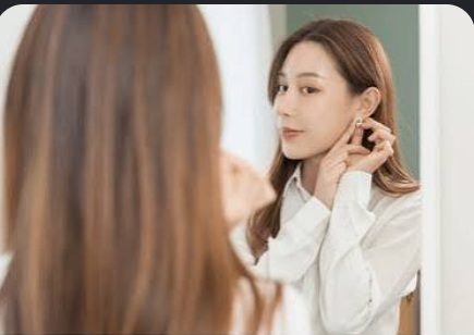 The Jewellery Mistake Almost Every Woman Makes—And the Simple Fix That Changes Everything