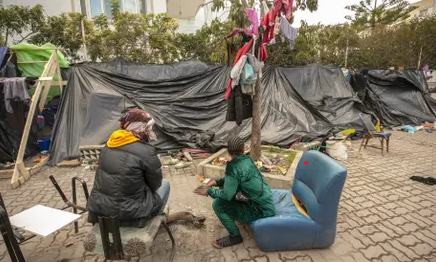 Why is Tunisia in crisis and why do sub-Saharan people want to leave?