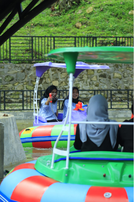 Bumper Boat di Agrowisata Gunung Mas: Serunya Tembak-Tembakan Air di Tengah Sejuknya Puncak