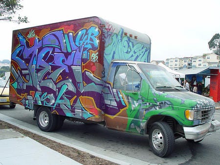 Kunst met een camion en NAJA