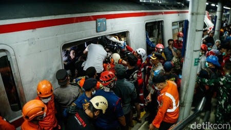 Memulihkan Luka di Balik Trauma Mendalam Pasca-Tabrakan Kereta KAI Bekasi | Tugas 1 Penulisan…