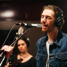 HOZIER E 'A DIVINA COMÉDIA' NO ÁLBUM 'UNREAL UNEARTH', by Luana Sena