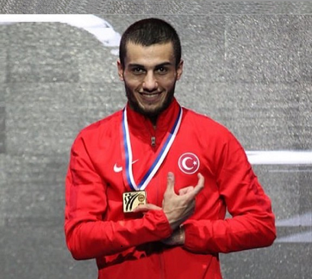 Altını Aldı, Gururu Yaşattı!
