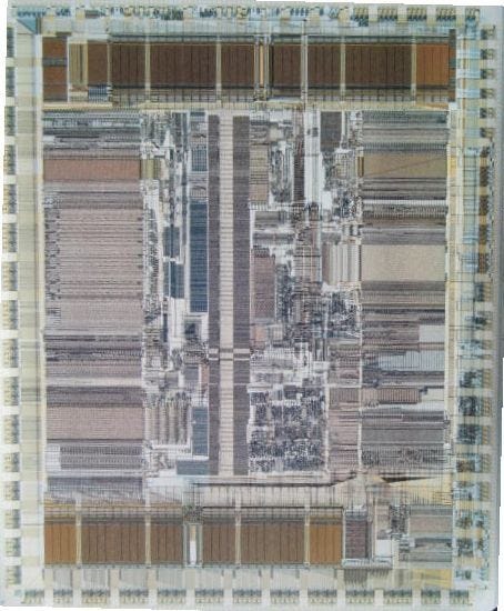 Alpha AXP 21064 die photo / Dyl / Wikimedia Commons / CC BY-SA 3.0