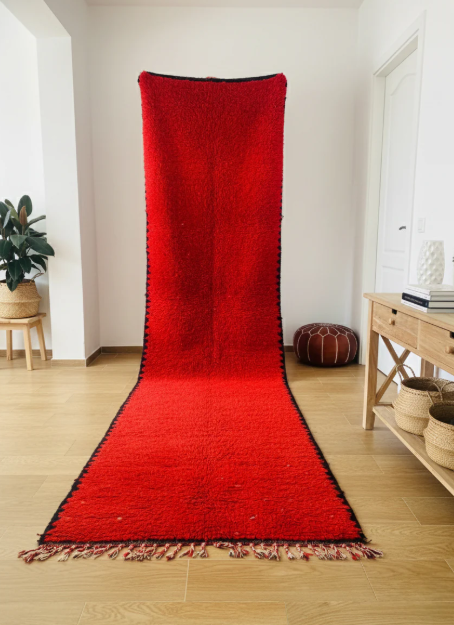 Handmade Runner Rugs vs Machine-Made: What’s the Difference?