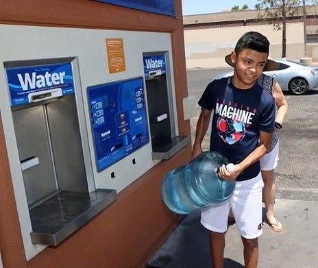 Máquina expendedora de agua de monedas | by Sani Raghav | Jun, 2023 | Medium