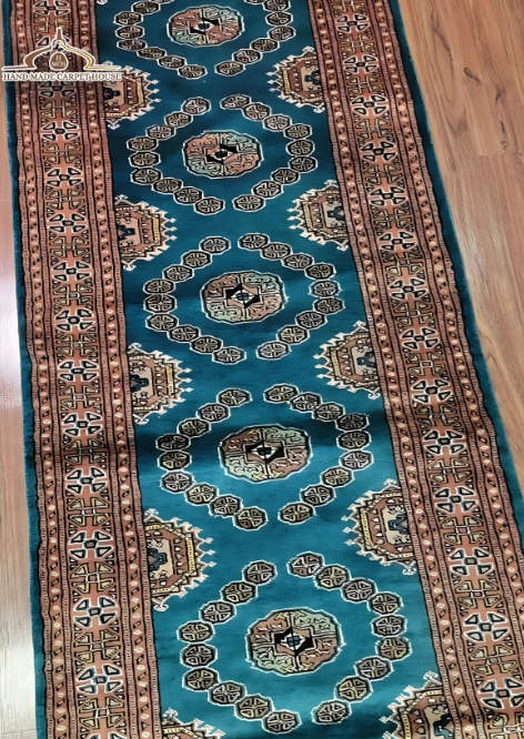 Linear Engineering: High-Density Machine-Made Runner Rugs for Demanding Transitional Spaces