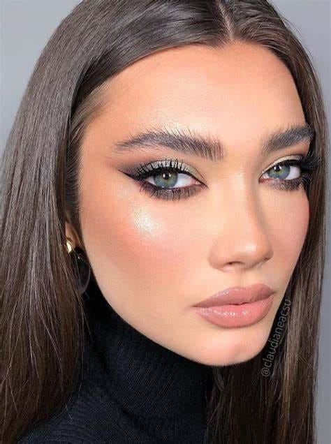 Effortless Elegance: Mastering Your 5-Minute Makeup Routine  by 