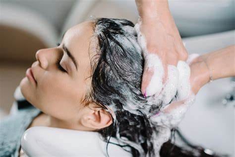 Unavoidable Telling Signs you Need Anti-dandruff Shampoo and How to
