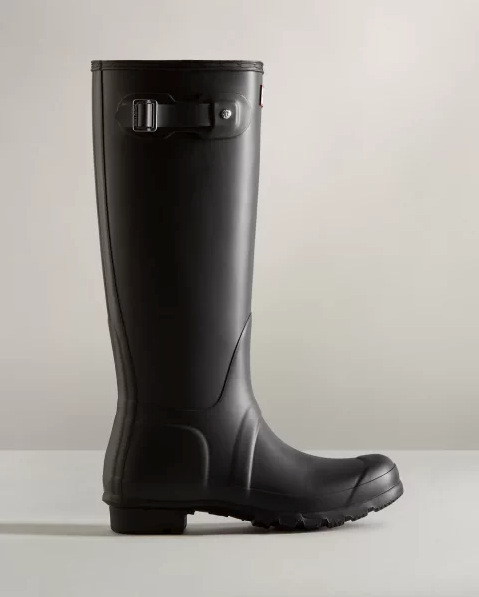 Honest & Reviews for Hunter Women's Original Tall Rain Boots — Curated by Rosi | by Rosi Reviews | Medium
