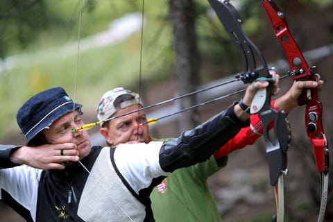 運用String Walking技巧的裸弓射手 | Source: Archery 360