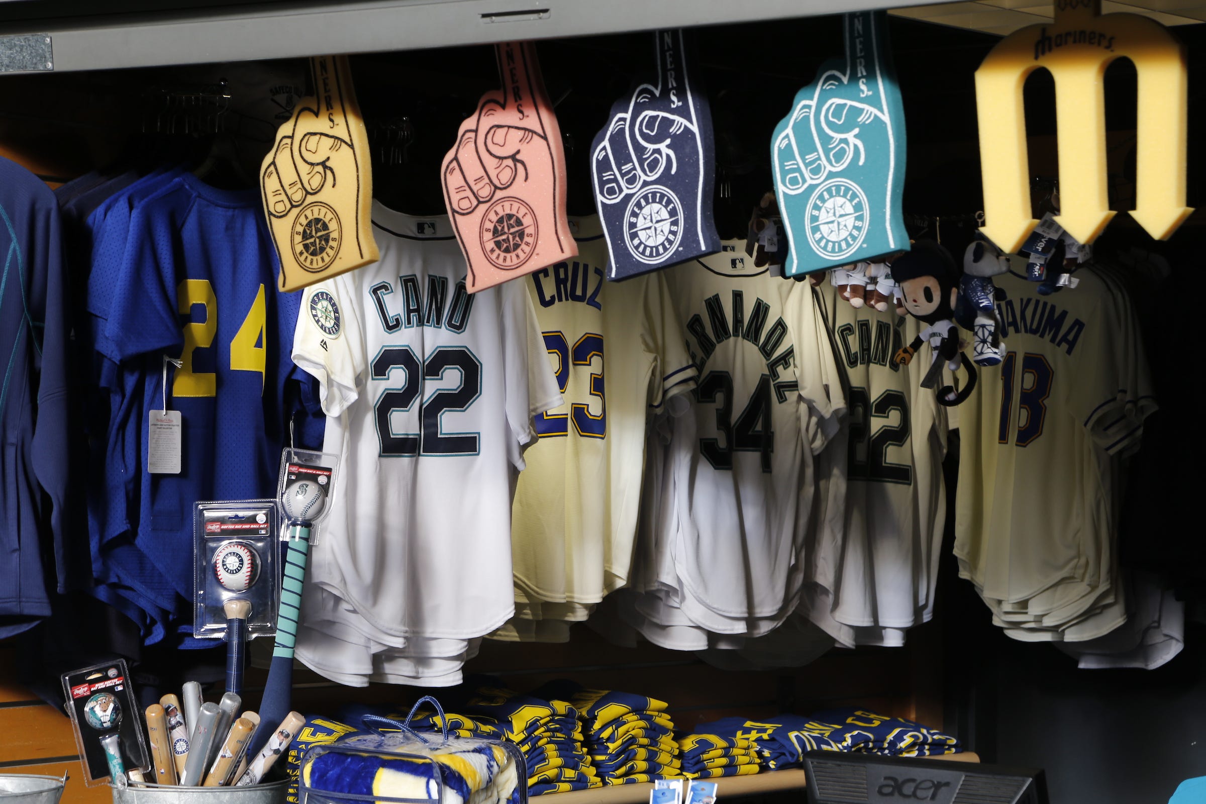 Holiday Events at Mariners Team Stores, by Nathan Rauschenberg