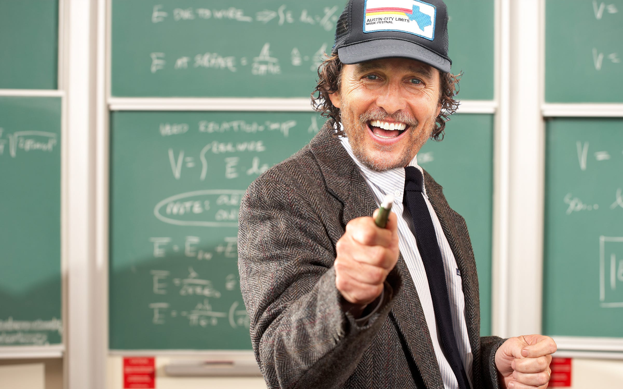 Как называется профессор. Профессор фото. Серьёзный человек a serious man, 2009. Оришев профессор. Ученый у доски.