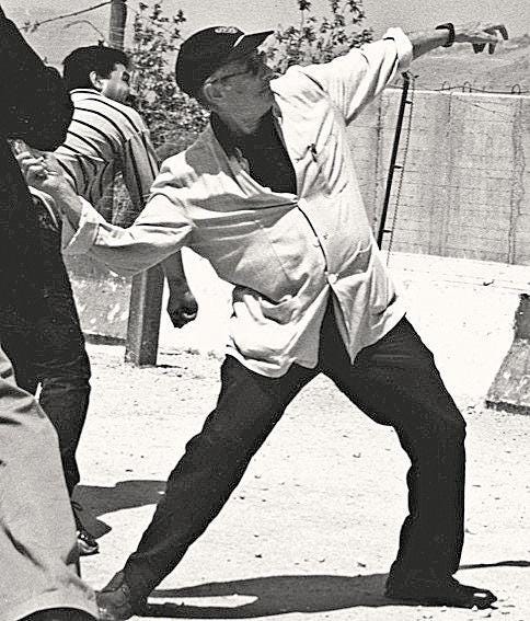 Said İsrail Polisine Taş Atarken