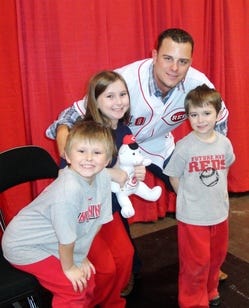 FanFest Saturday honors 1990 Reds