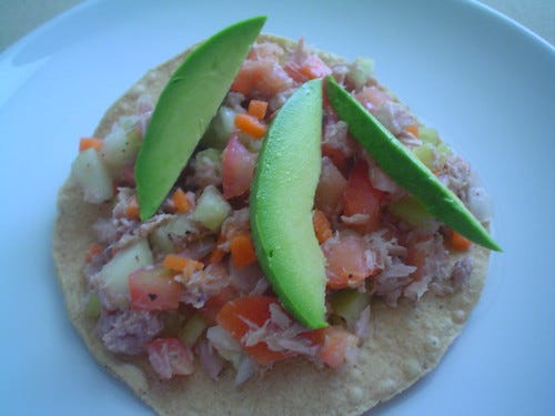 Tostadas de ceviche de atún: Una receta fácil, rápida y económica.