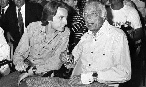 Agnelli e il polsino alzato: Sì… per mostrare un orologio a diodi, non per nascondere un falso!