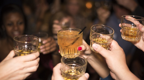Geen alcohol onder de 18, een goed idee? | by Derk Zijlker | Familie